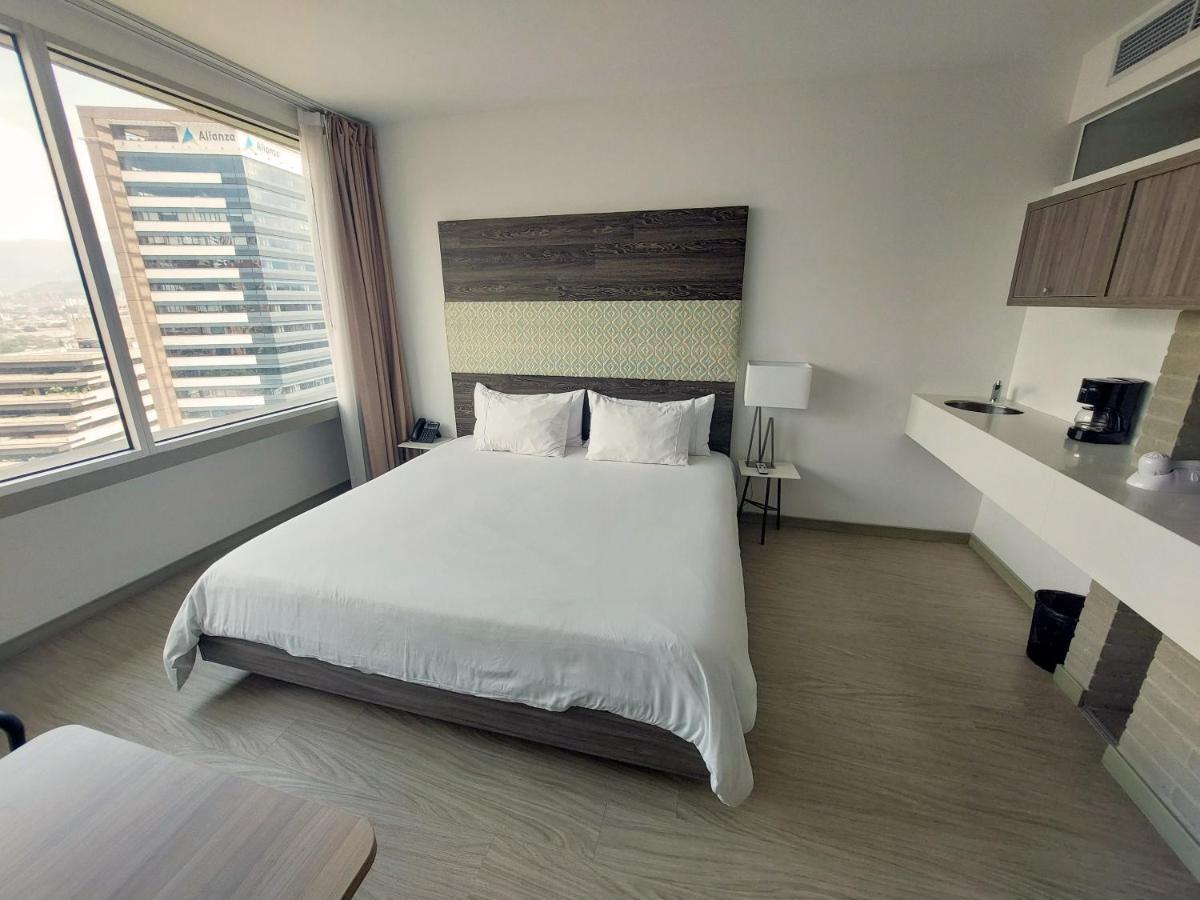 V Grand Hotel, A Member Of Radisson Individuals Medellín Eksteriør billede